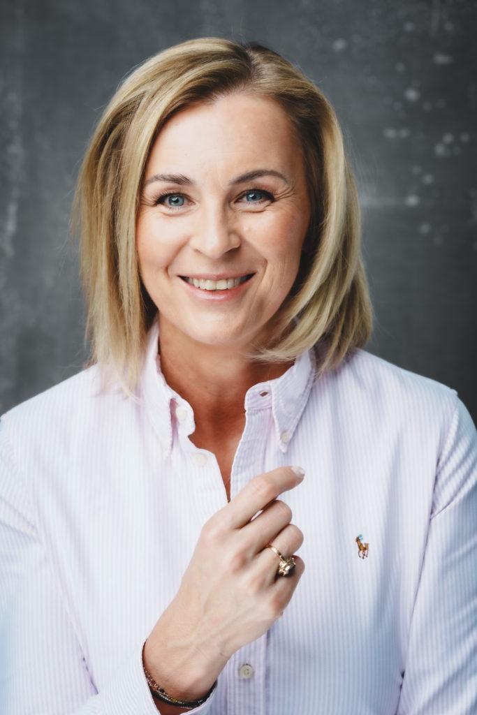 Osoba prowadząca gabinet holistyczny, przedstawiona na zdjęciu profilowym w dziale kontakt.