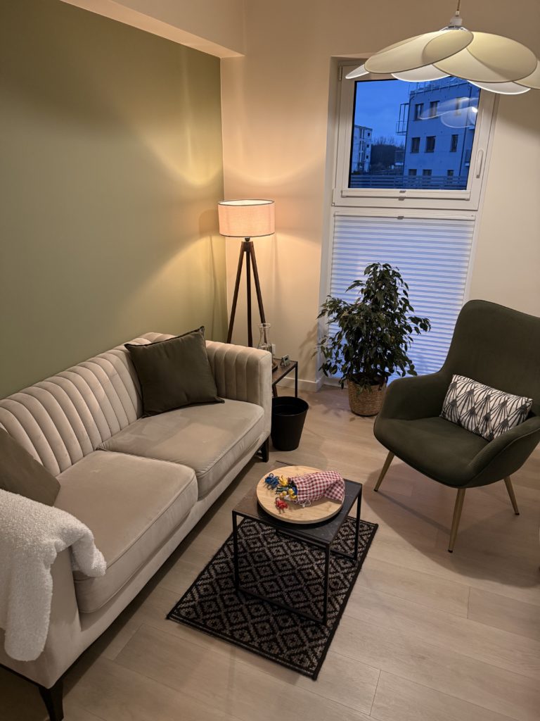 Holistyczna sesja terapeutyczna, podczas której pracujesz z ciałem, oddechem i energią w spokojnej atmosferze Strefy Harmonii.